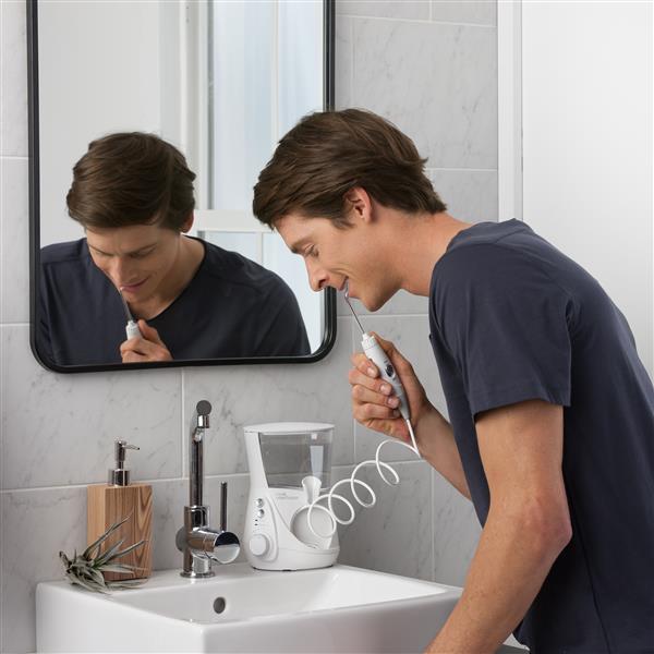 Alternative view of White Aquarius™ Professional Water Flosser – White (WP-670)